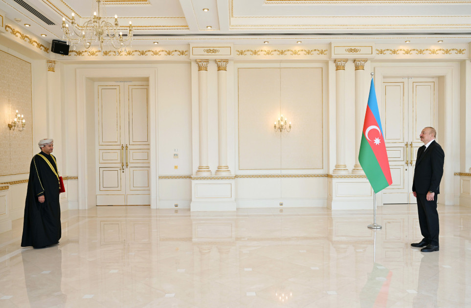 Prezident İlham Əliyev Omanın Azərbaycanda yeni təyin olunmuş səfirinin etimadnaməsini qəbul edib<font color=red> - FOTOLAR</font>