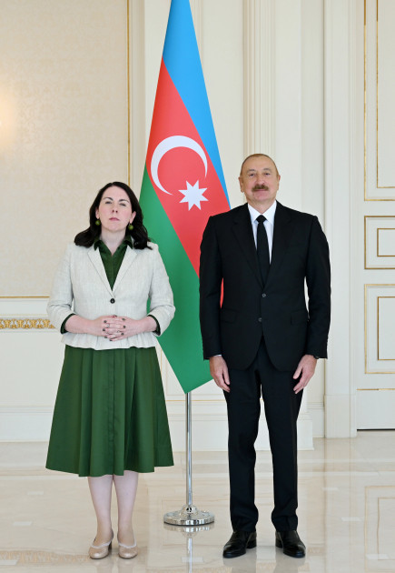 Prezident İlham Əliyev İrlandiyanın Azərbaycanda yeni təyin olunmuş səfirinin etimadnaməsini qəbul edib<font color=red> - FOTOLAR</font>