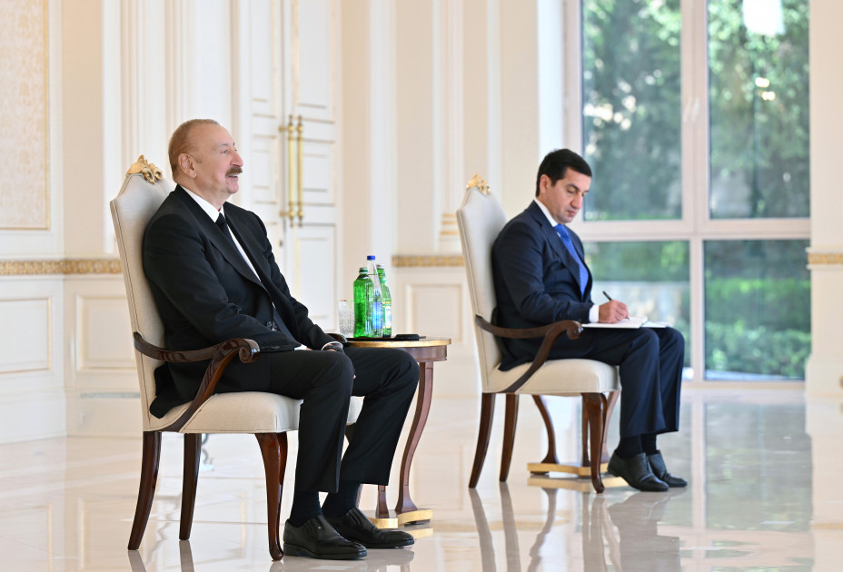 Prezident İlham Əliyev İrlandiyanın Azərbaycanda yeni təyin olunmuş səfirinin etimadnaməsini qəbul edib<font color=red> - FOTOLAR</font>