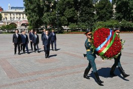 Ceyhun Bayramov Moskvada "Naməlum əsgər" məzarını ziyarət edib<font color=red> - FOTOLAR</font>