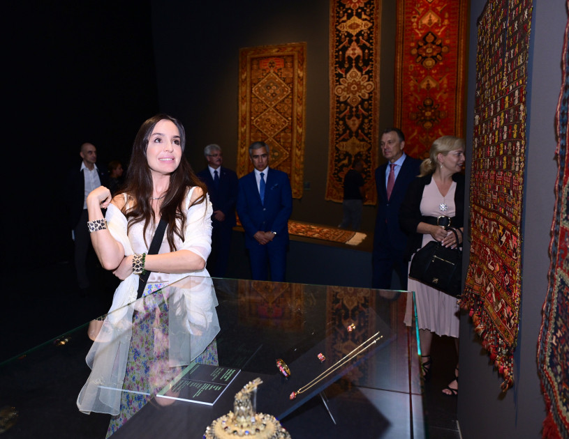 Leyla Əliyeva Budapeştdə “Azərbaycan xalçaları – ənənədən müasir incəsənətə” sərgisinin təqdimatında iştirak edib<font color=red> - FOTOLAR</font>