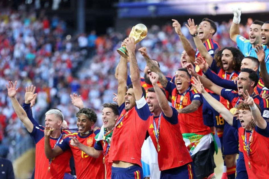İspaniya millisinə qızıl medallar və dünya kuboku təqdim olunub<font color=red> - FOTOLAR</font>