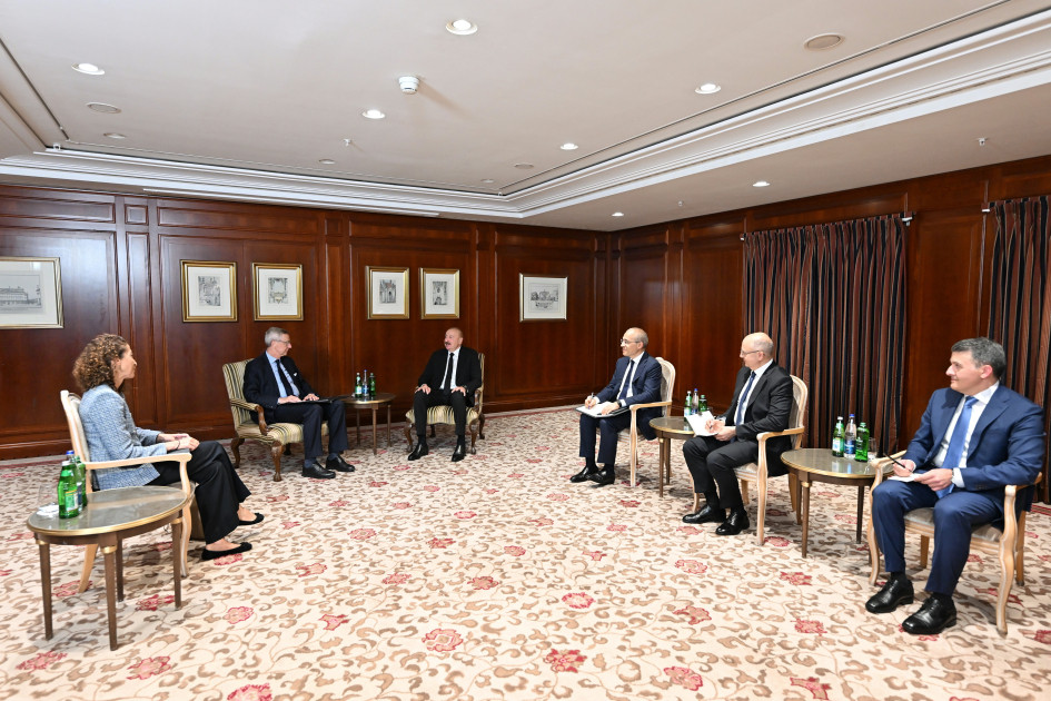 Prezident İlham Əliyev Almaniya İqtisadiyyatının Şərq Komitəsinin sədri Mixael Harms ilə görüşüb<font color=red> - FOTOLAR</font>