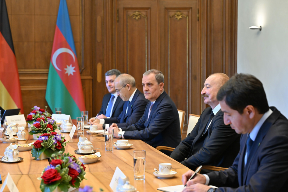 Azərbaycan və Almaniya prezidentlərinin geniş tərkibdə görüşü olub<font color=red> - FOTOLAR</font>