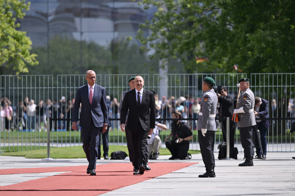 Prezident İlham Əliyevin Berlində rəsmi qarşılanma mərasimi keçirilib<font color=red> - FOTOLAR</font>