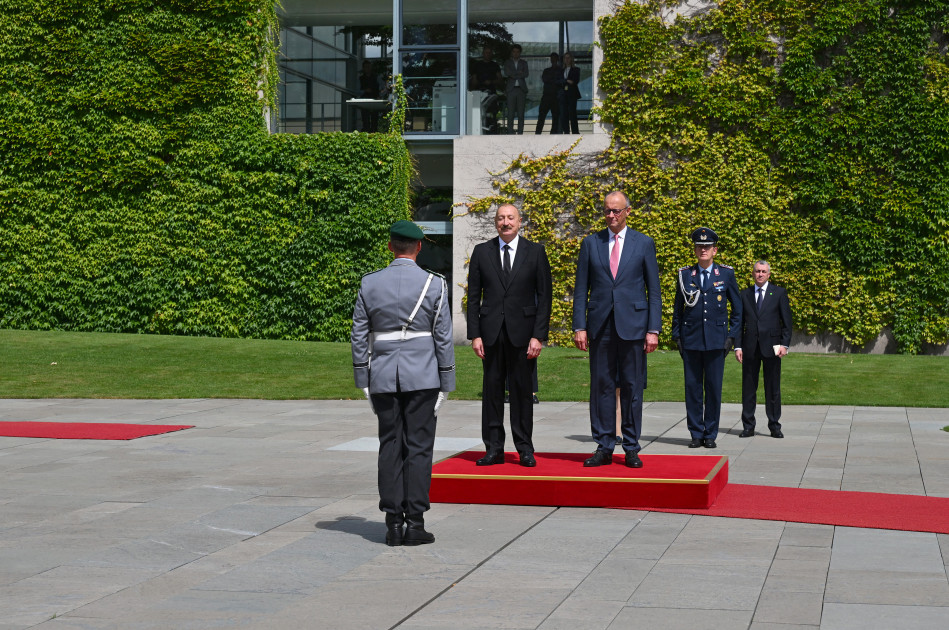 Prezident İlham Əliyevin Berlində rəsmi qarşılanma mərasimi keçirilib<font color=red> - FOTOLAR</font>