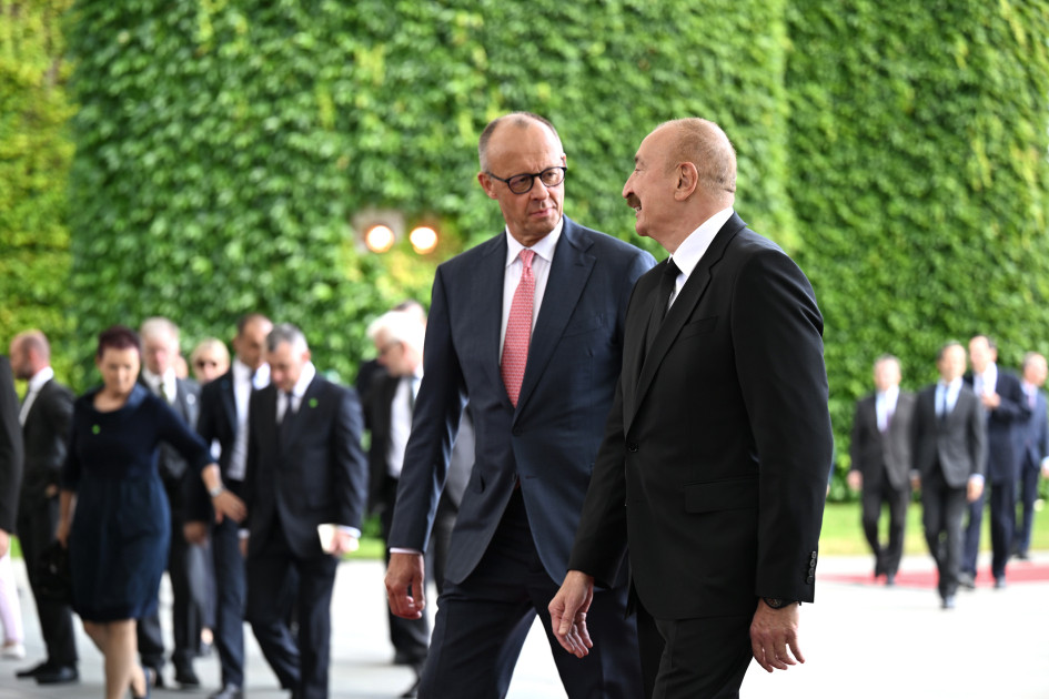 Prezident İlham Əliyevin Berlində rəsmi qarşılanma mərasimi keçirilib<font color=red> - FOTOLAR</font>