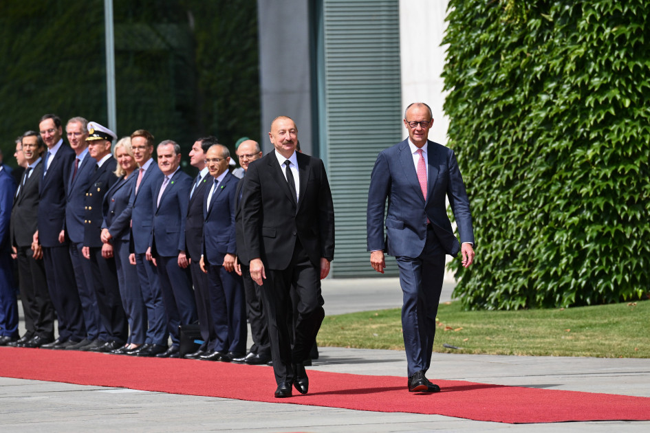 Prezident İlham Əliyevin Berlində rəsmi qarşılanma mərasimi keçirilib<font color=red> - FOTOLAR</font>