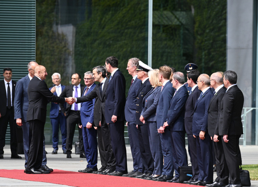 Prezident İlham Əliyevin Berlində rəsmi qarşılanma mərasimi keçirilib<font color=red> - FOTOLAR</font>