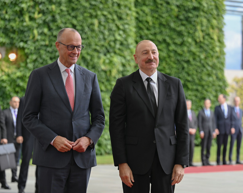 Prezident İlham Əliyevin Berlində rəsmi qarşılanma mərasimi keçirilib<font color=red> - FOTOLAR</font>