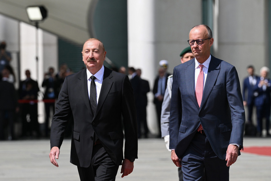Prezident İlham Əliyevin Berlində rəsmi qarşılanma mərasimi keçirilib<font color=red> - FOTOLAR</font>
