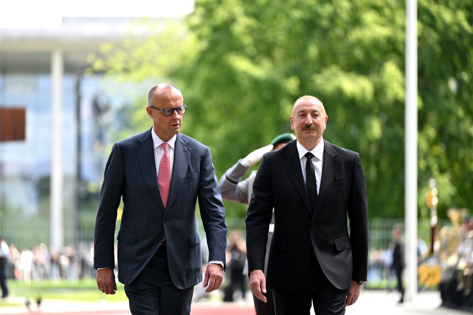 Prezident İlham Əliyevin Berlində rəsmi qarşılanma mərasimi keçirilib<font color=red> - FOTOLAR</font>