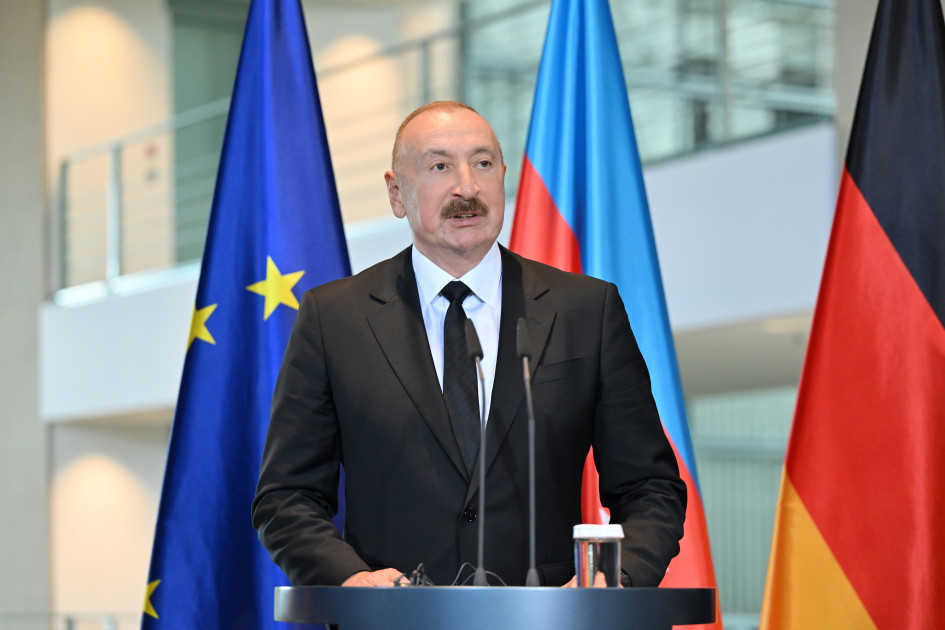 Prezident İlham Əliyev və Federal Kansler Fridrix Merts mətbuata bəyanatlarla çıxış ediblər<font color='red'> - YENİLƏNİB</font><font color=red> - FOTOLAR</font>