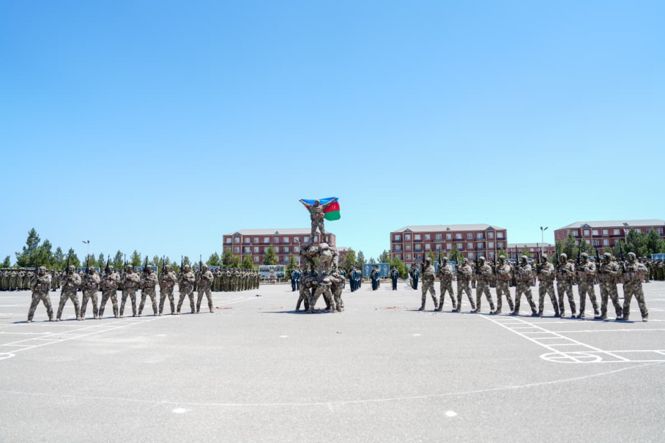 “Çevikçi” kursunu bitirmiş hərbi qulluqçulara beretlər təqdim olunub<font color=red> - FOTOLAR</font>