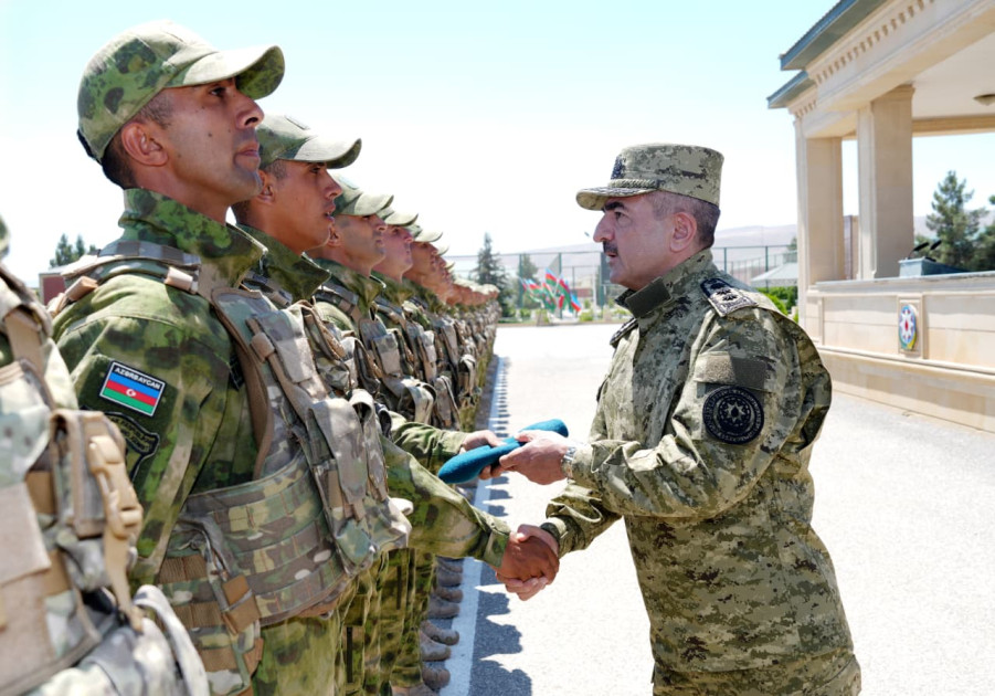 “Çevikçi” kursunu bitirmiş hərbi qulluqçulara beretlər təqdim olunub<font color=red> - FOTOLAR</font>