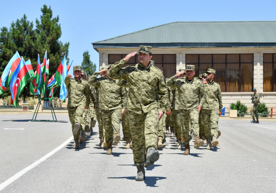 “Çevikçi” kursunu bitirmiş hərbi qulluqçulara beretlər təqdim olunub<font color=red> - FOTOLAR</font>