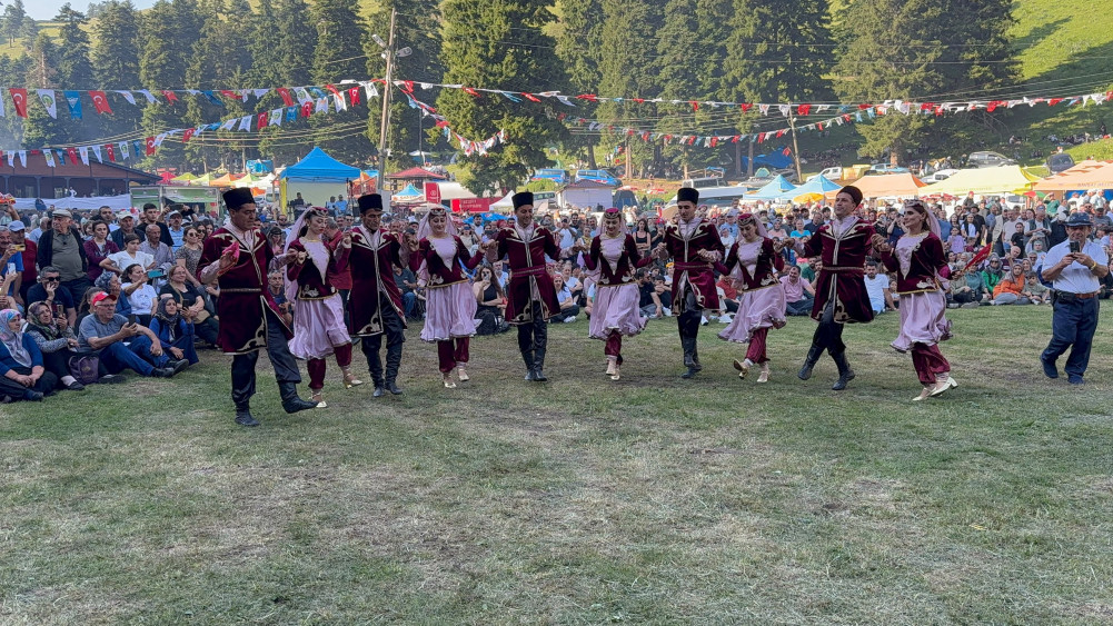 "Şərur" Xalq Yallı Ansamblı 33-cü Beynəlxalq Şavşat Sahara Mədəniyyət və İncəsənət Festivalında ölkəmizi uğurla təmsil edib<font color=red> - FOTOLAR</font>