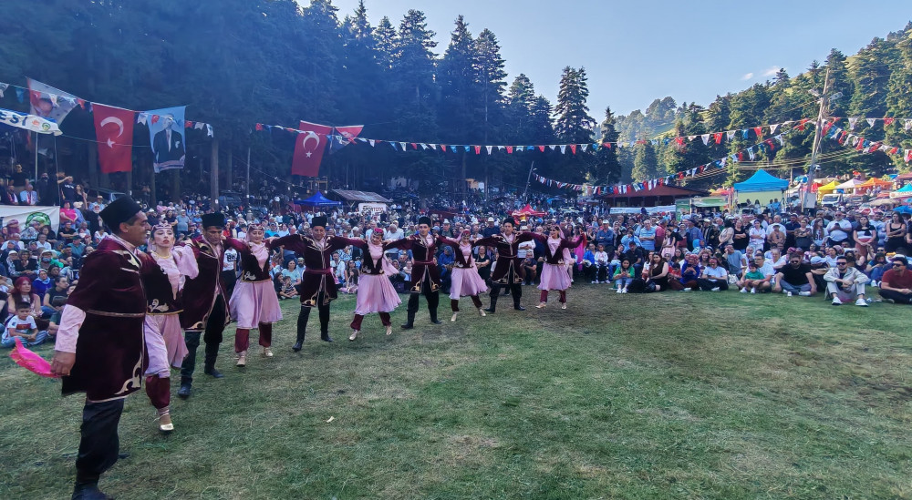 "Şərur" Xalq Yallı Ansamblı 33-cü Beynəlxalq Şavşat Sahara Mədəniyyət və İncəsənət Festivalında ölkəmizi uğurla təmsil edib<font color=red> - FOTOLAR</font>