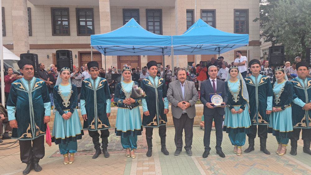 "Şərur" Xalq Yallı Ansamblı 33-cü Beynəlxalq Şavşat Sahara Mədəniyyət və İncəsənət Festivalında ölkəmizi uğurla təmsil edib<font color=red> - FOTOLAR</font>