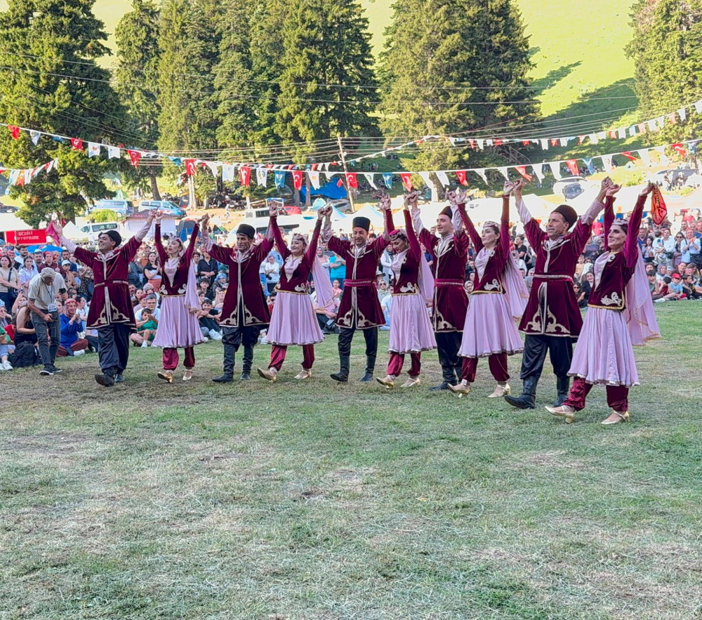 "Şərur" Xalq Yallı Ansamblı 33-cü Beynəlxalq Şavşat Sahara Mədəniyyət və İncəsənət Festivalında ölkəmizi uğurla təmsil edib<font color=red> - FOTOLAR</font>