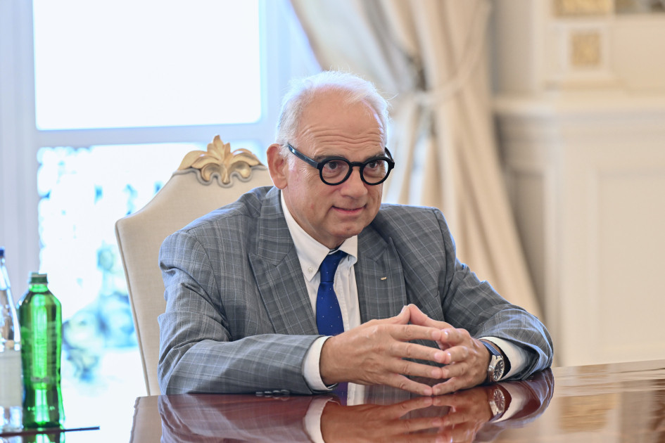 Prezident İlham Əliyev Dünya Güləş Birliyinin prezidentini qəbul edib<font color=red> - FOTOLAR</font>