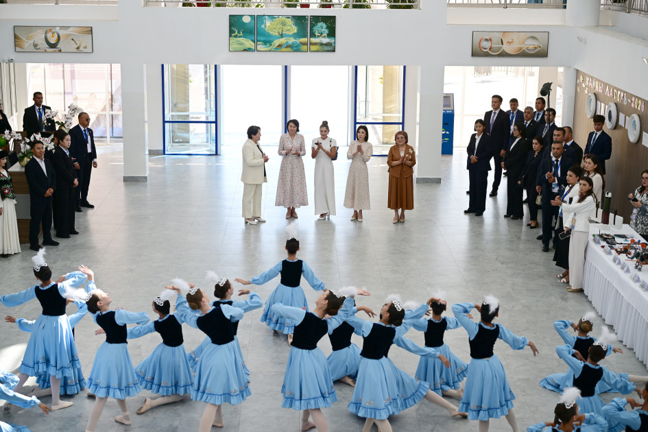 Birinci xanım Mehriban Əliyeva Çolpon-Ata şəhərində “Altın-Balalık” sağlamlıq və reabilitasiya mərkəzi ilə tanış olub<font color=red> - FOTOLAR</font>