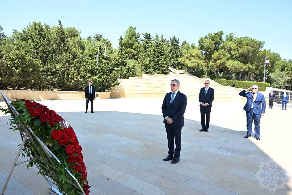 İsveçrənin Federal Xarici İşlər Departamentinin rəhbəri Bakıda şəhidlərin xatirəsini anıb<font color=red> - FOTOLAR</font>