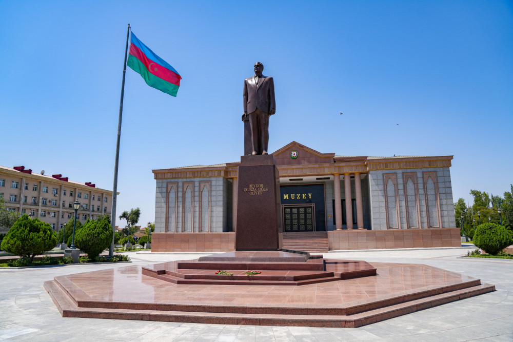 Naxçıvan şəhərinə, Ordubad və Culfa rayonlarına yeni təyin olunmuş icra hakimiyyəti başçıları kollektivlərə təqdim ediliblər<font color=red> - FOTOLAR</font>