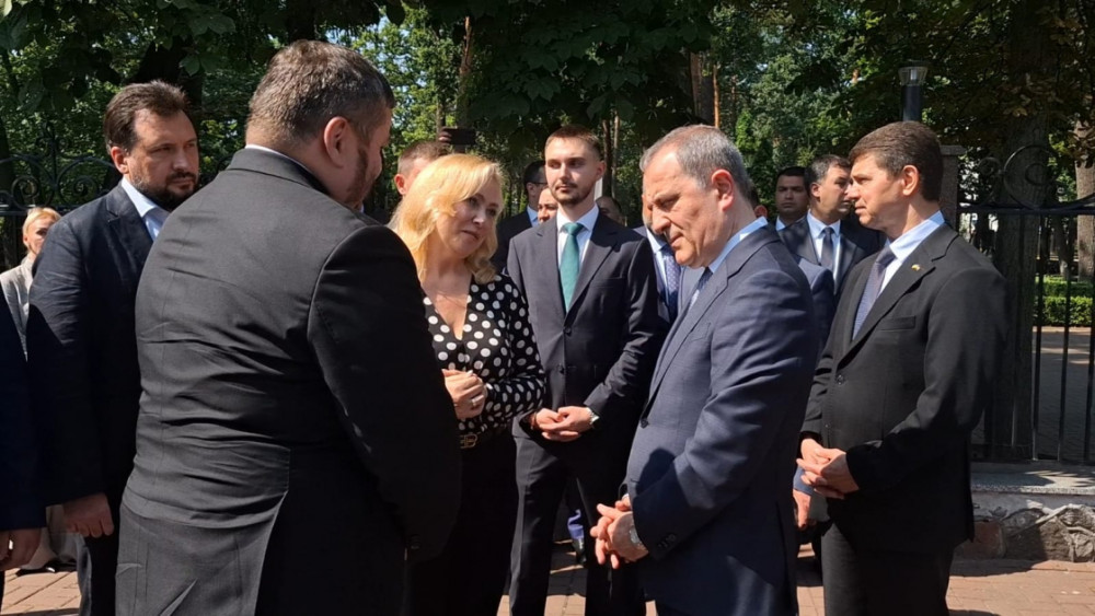 Azərbaycanın xarici işlər naziri İrpen şəhərində olub <font color=red> - FOTOLAR</font>