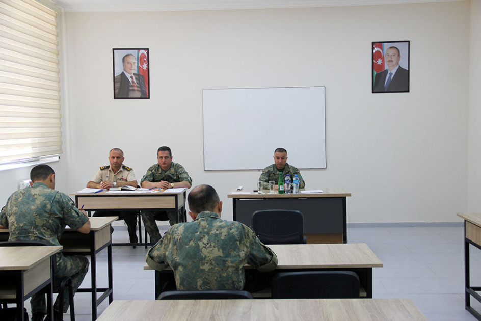 Hərbi qulluqçular məharət dərəcələri üzrə sınaq imtahanlarına cəlb olunublar<font color=red> - FOTOLAR</font>