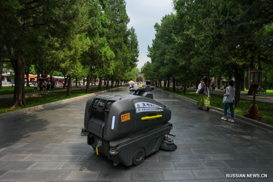 Pekin parklarında robot “əməkdaşlar” peyda olub<font color=red> - FOTOLAR</font>