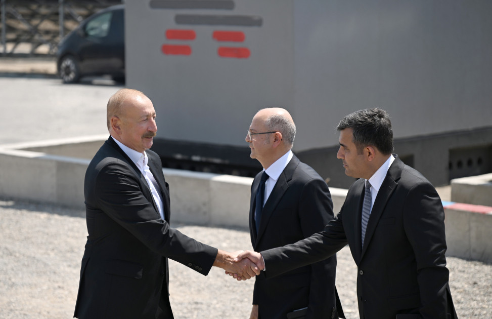 Prezident İlham Əliyev Naxçıvan şəhərində “Şəms 1” və “Qərbi Üfüq” Günəş Elektrik stansiyalarında görülən işlərlə tanış olub<font color=red> - FOTOLAR</font>