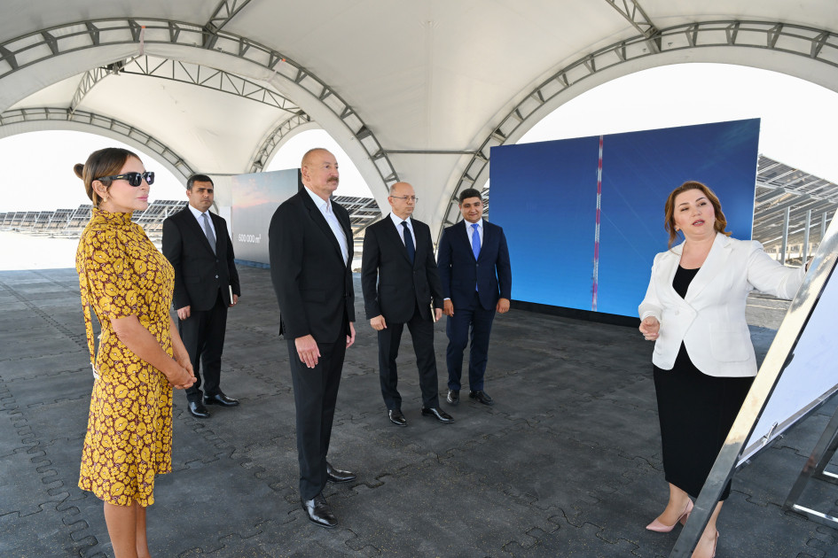 Prezident İlham Əliyev Naxçıvan şəhərində “Şəms 1” və “Qərbi Üfüq” Günəş Elektrik stansiyalarında görülən işlərlə tanış olub<font color=red> - FOTOLAR</font>