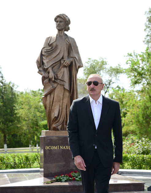 Naxçıvandakı “Əcəmi seyrangahı” istirahət kompleksində memar Əcəmi Naxçıvaninin abidəsi açılıb<font color=red> - FOTOLAR</font>