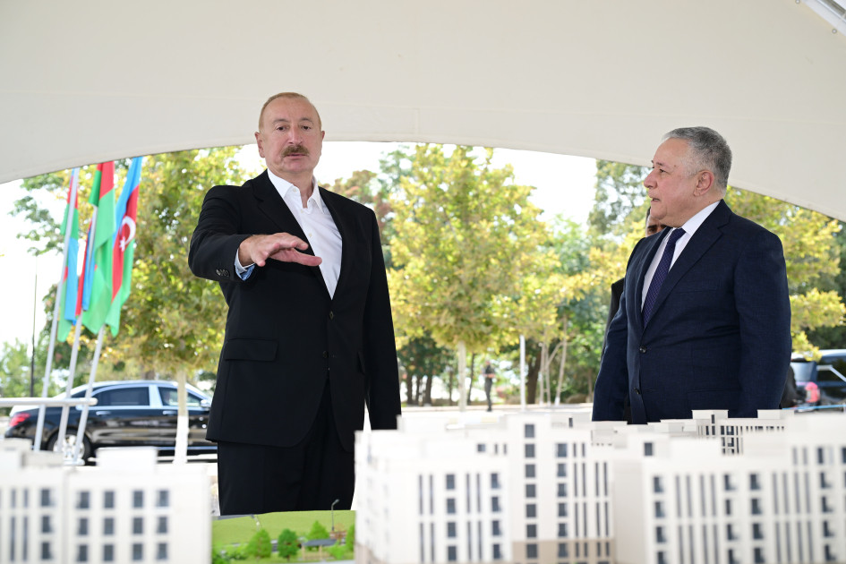 Prezident İlham Əliyev Naxçıvan şəhərində sosial evlər kompleksinin təməlini qoyub<font color=red> - FOTOLAR</font>