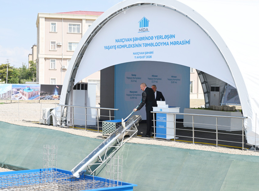 Prezident İlham Əliyev Naxçıvan şəhərində sosial evlər kompleksinin təməlini qoyub<font color=red> - FOTOLAR</font>