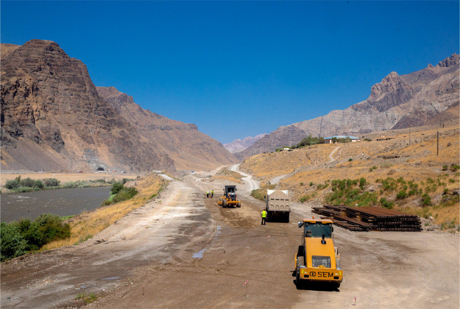 Naxçıvan dəmir yolu şəbəkəsinin yenidən qurulması davam edir<font color=red> - FOTOLAR</font>