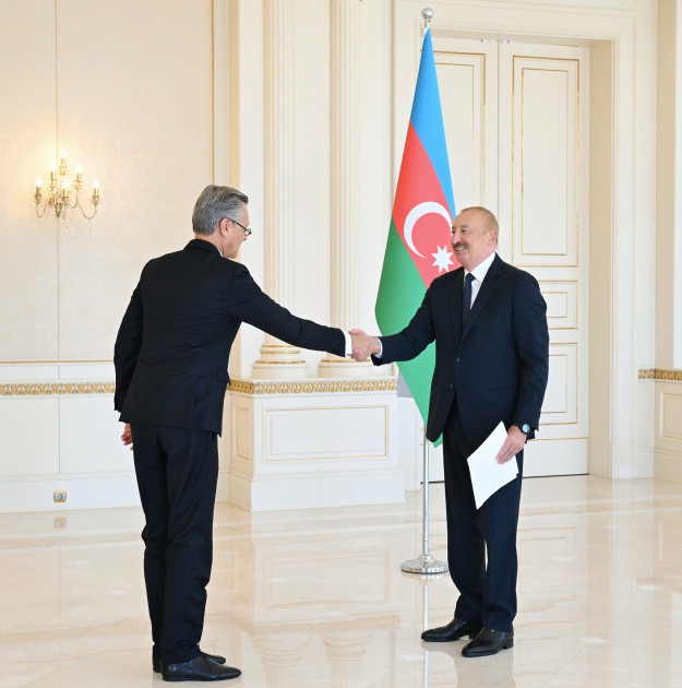 Prezident İlham Əliyev Almaniyanın Azərbaycanda yeni təyin olunmuş səfirinin etimadnaməsini qəbul edib<font color=red> - FOTOLAR</font>
