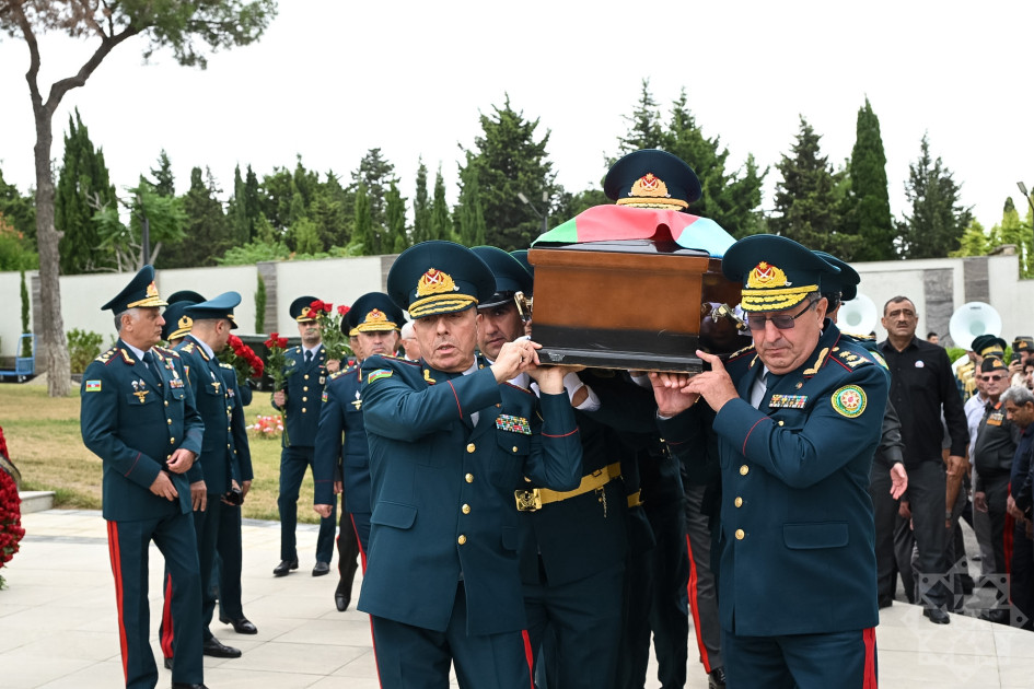 General-mayor Abbasəli Novruzov Hərbi Memorial Məzarlıqda torpağa tapşırılıb<font color=red> - FOTOLAR</font>