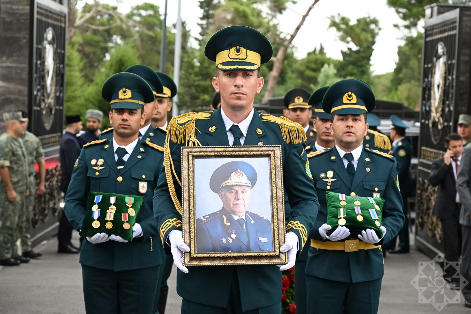 General-mayor Abbasəli Novruzov Hərbi Memorial Məzarlıqda torpağa tapşırılıb<font color=red> - FOTOLAR</font>