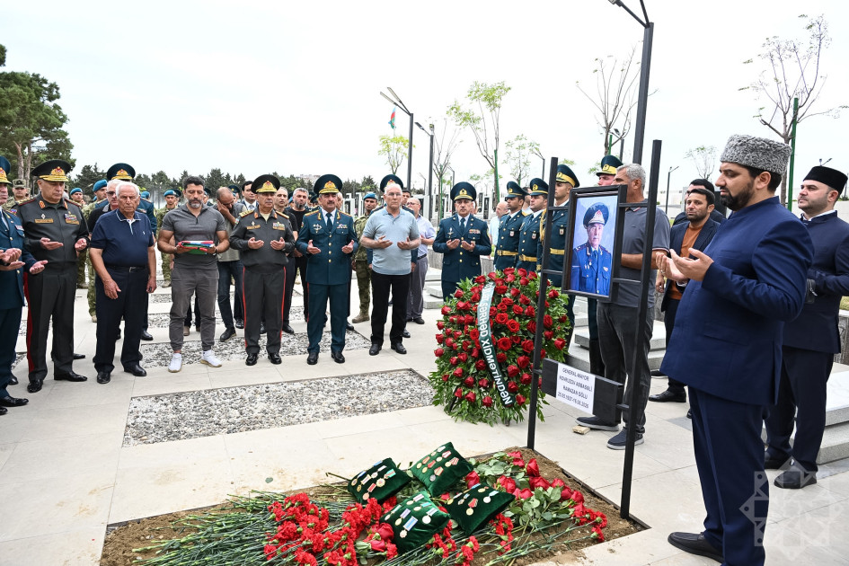 General-mayor Abbasəli Novruzov Hərbi Memorial Məzarlıqda torpağa tapşırılıb<font color=red> - FOTOLAR</font>