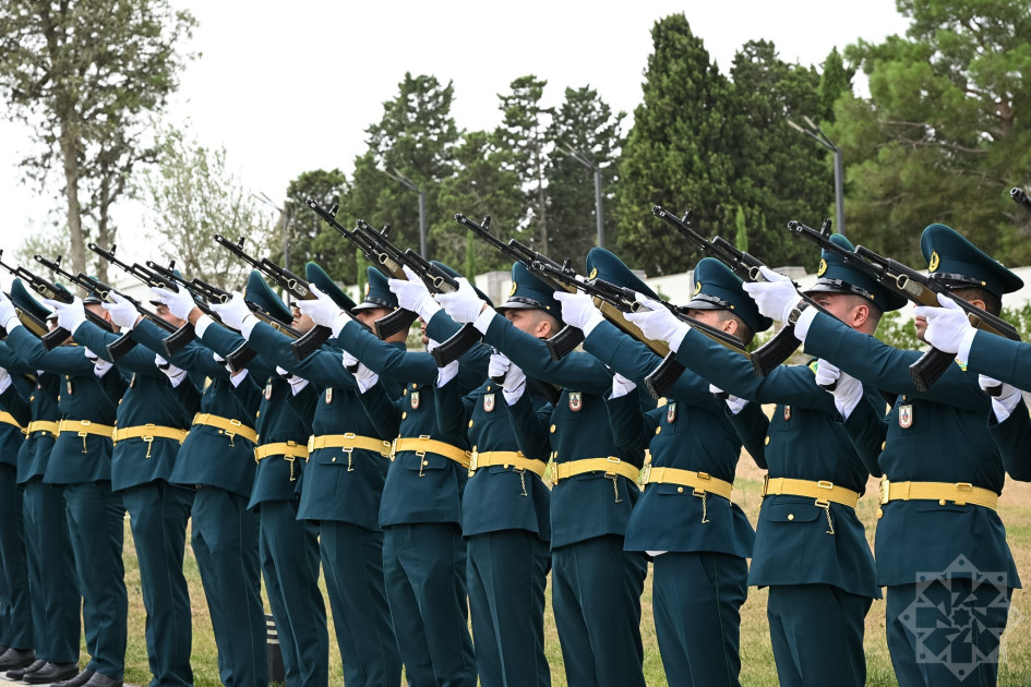 General-mayor Abbasəli Novruzov Hərbi Memorial Məzarlıqda torpağa tapşırılıb<font color=red> - FOTOLAR</font>