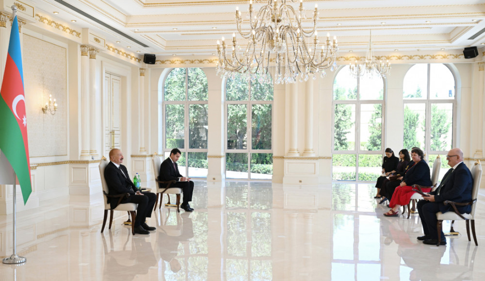Prezident İlham Əliyev Böyük Britaniyanın Azərbaycanda yeni təyin olunmuş səfirinin etimadnaməsini qəbul edib<font color=red> - FOTOLAR</font>