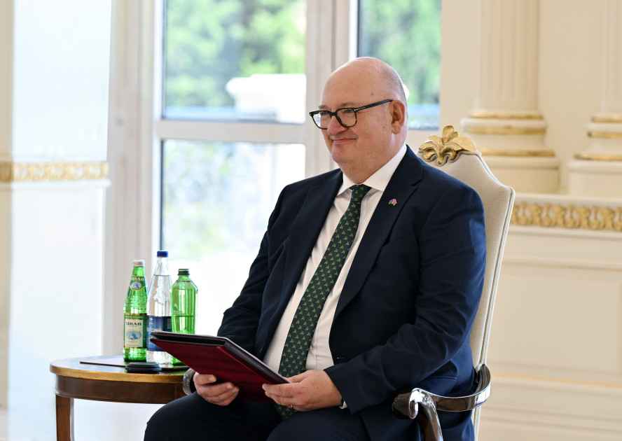 Prezident İlham Əliyev Böyük Britaniyanın Azərbaycanda yeni təyin olunmuş səfirinin etimadnaməsini qəbul edib<font color=red> - FOTOLAR</font>