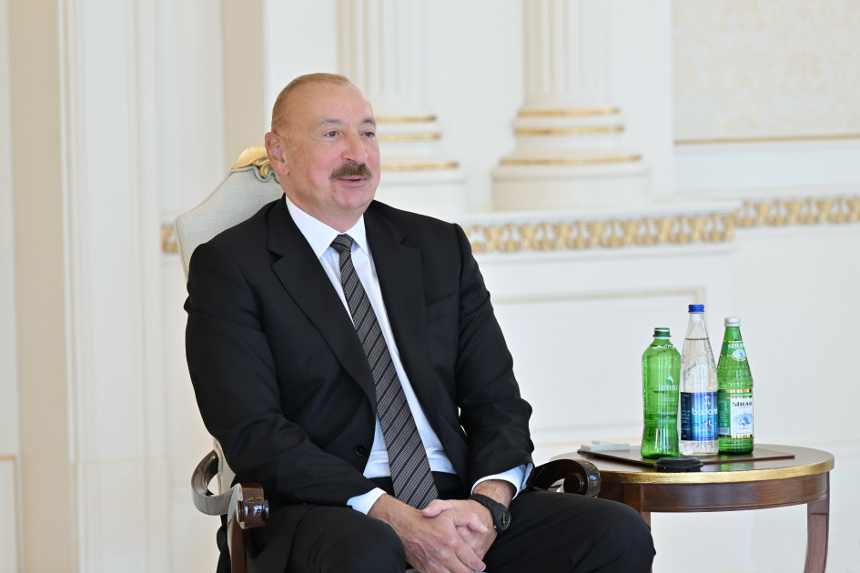 Prezident İlham Əliyev Böyük Britaniyanın Azərbaycanda yeni təyin olunmuş səfirinin etimadnaməsini qəbul edib<font color=red> - FOTOLAR</font>