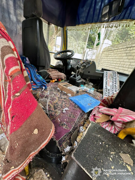 Rusiya Silahlı Qüvvələri Xersonda mikroavtobusa zərbə endirib, ölənlər var<font color=red> - FOTOLAR</font>