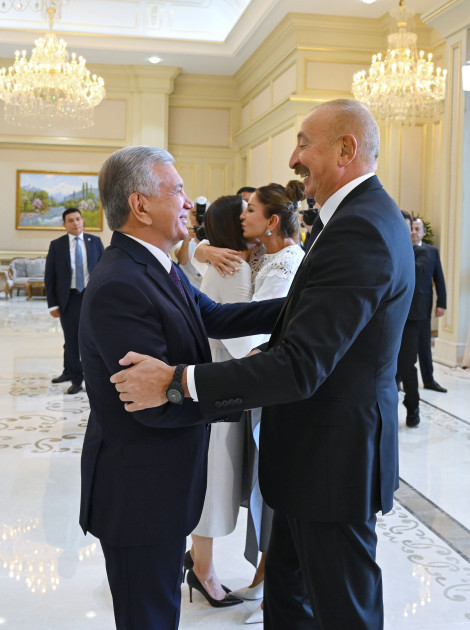 Azərbaycan ilə Özbəkistan prezidentləri və birinci xanımlar “Kuksaroy” Dövlət İqamətgahında birgə foto çəkdiriblər<font color='red'> - YENİLƏNİB</font><font color=red> - FOTOLAR</font>