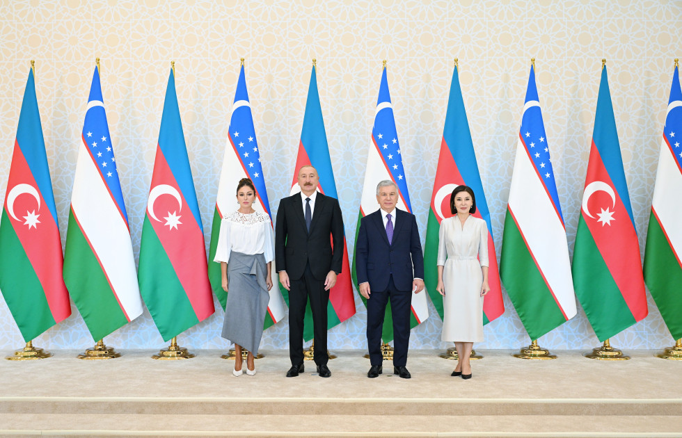 Azərbaycan ilə Özbəkistan prezidentləri və birinci xanımlar “Kuksaroy” Dövlət İqamətgahında birgə foto çəkdiriblər<font color='red'> - YENİLƏNİB</font><font color=red> - FOTOLAR</font>