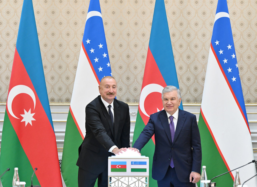 Prezidentlər İlham Əliyev və Şavkat Mirziyoyev Azərbaycanın Özbəkistanda həyata keçirdiyi layihələrin açılış və təməlqoyma mərasimində iştirak ediblər<font color=red> - FOTOLAR</font>