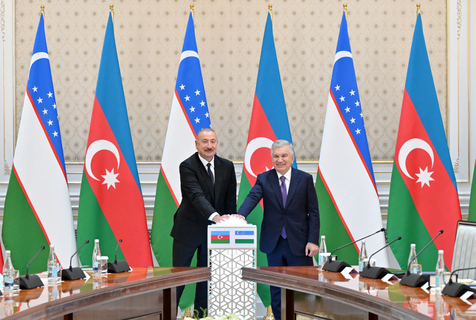 Prezidentlər İlham Əliyev və Şavkat Mirziyoyev Azərbaycanın Özbəkistanda həyata keçirdiyi layihələrin açılış və təməlqoyma mərasimində iştirak ediblər<font color=red> - FOTOLAR</font>